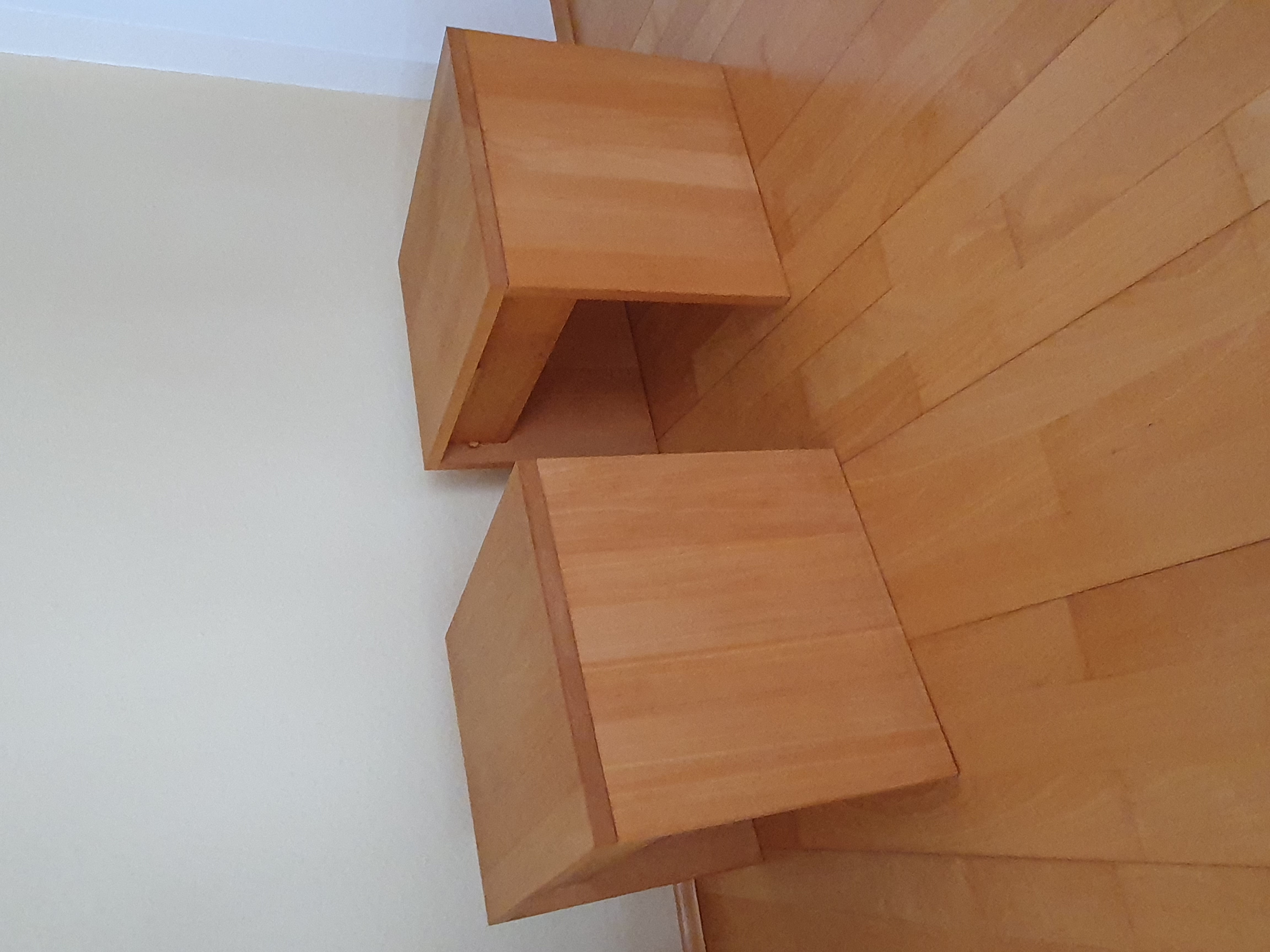 Verkauf 2 GEA Nachtkästchen Vollholz Buche