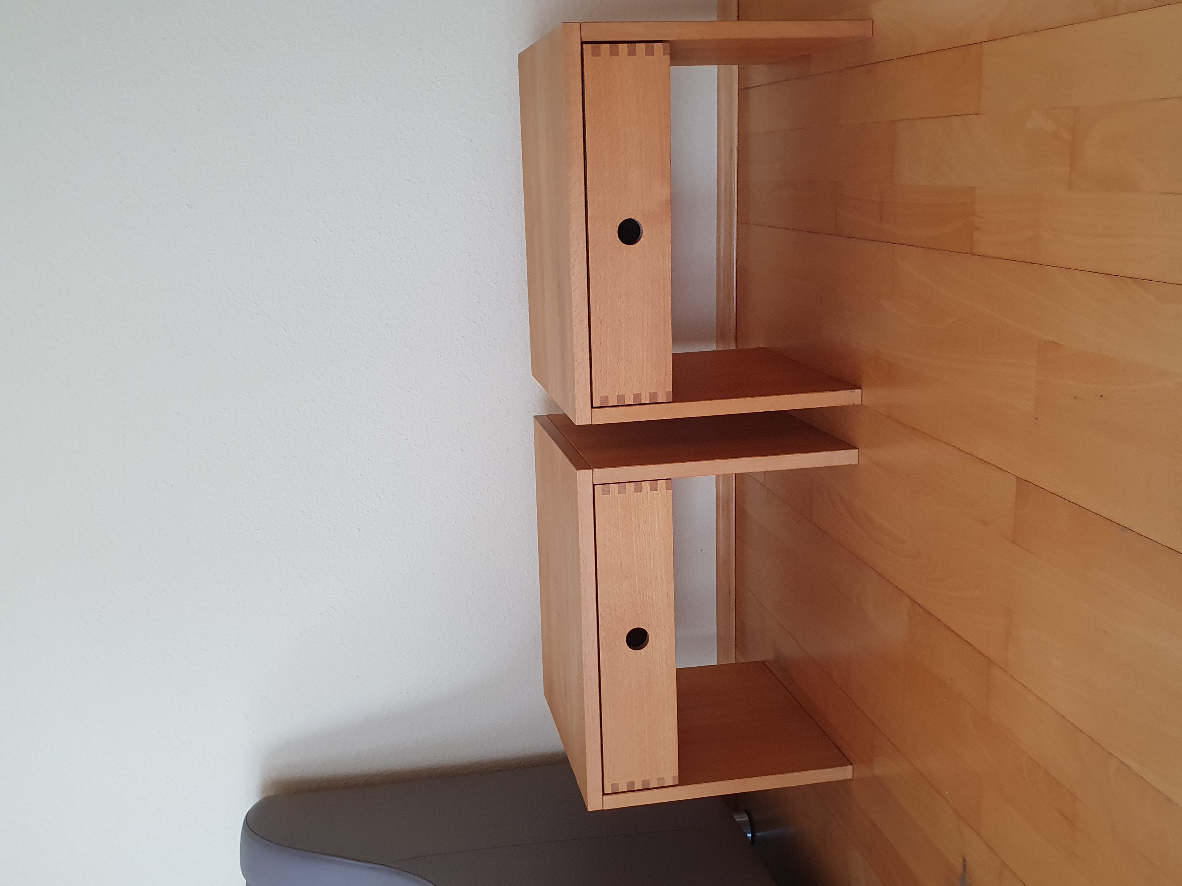 Verkauf 2 GEA Nachtkästchen Vollholz Buche