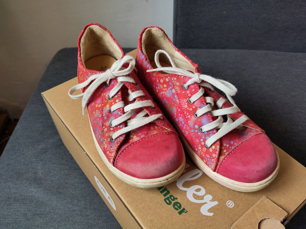 Halbschuhe / Sneaker Gr. 32