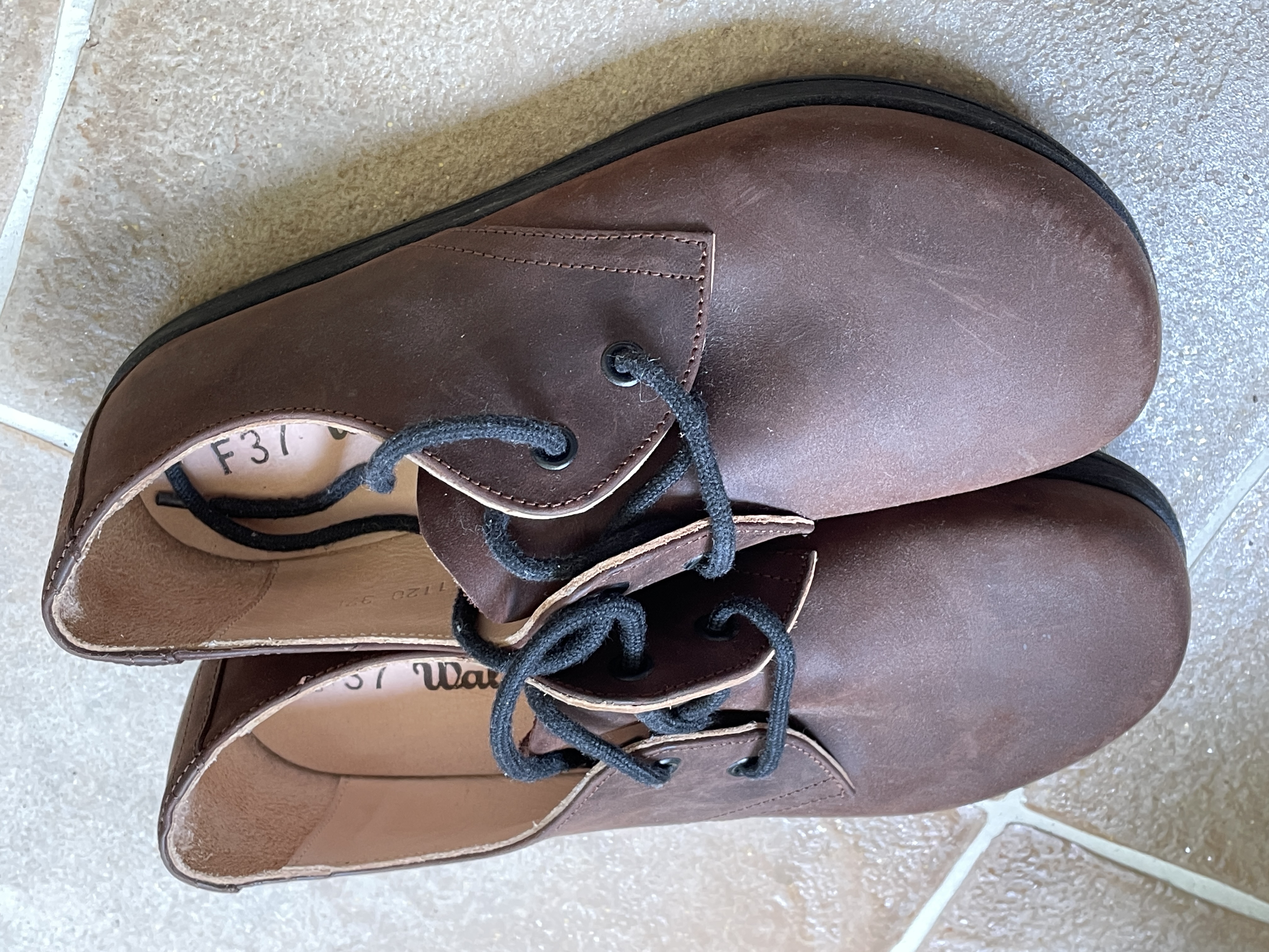 Kommod Classic Gr 37 UNGETRAGEN
