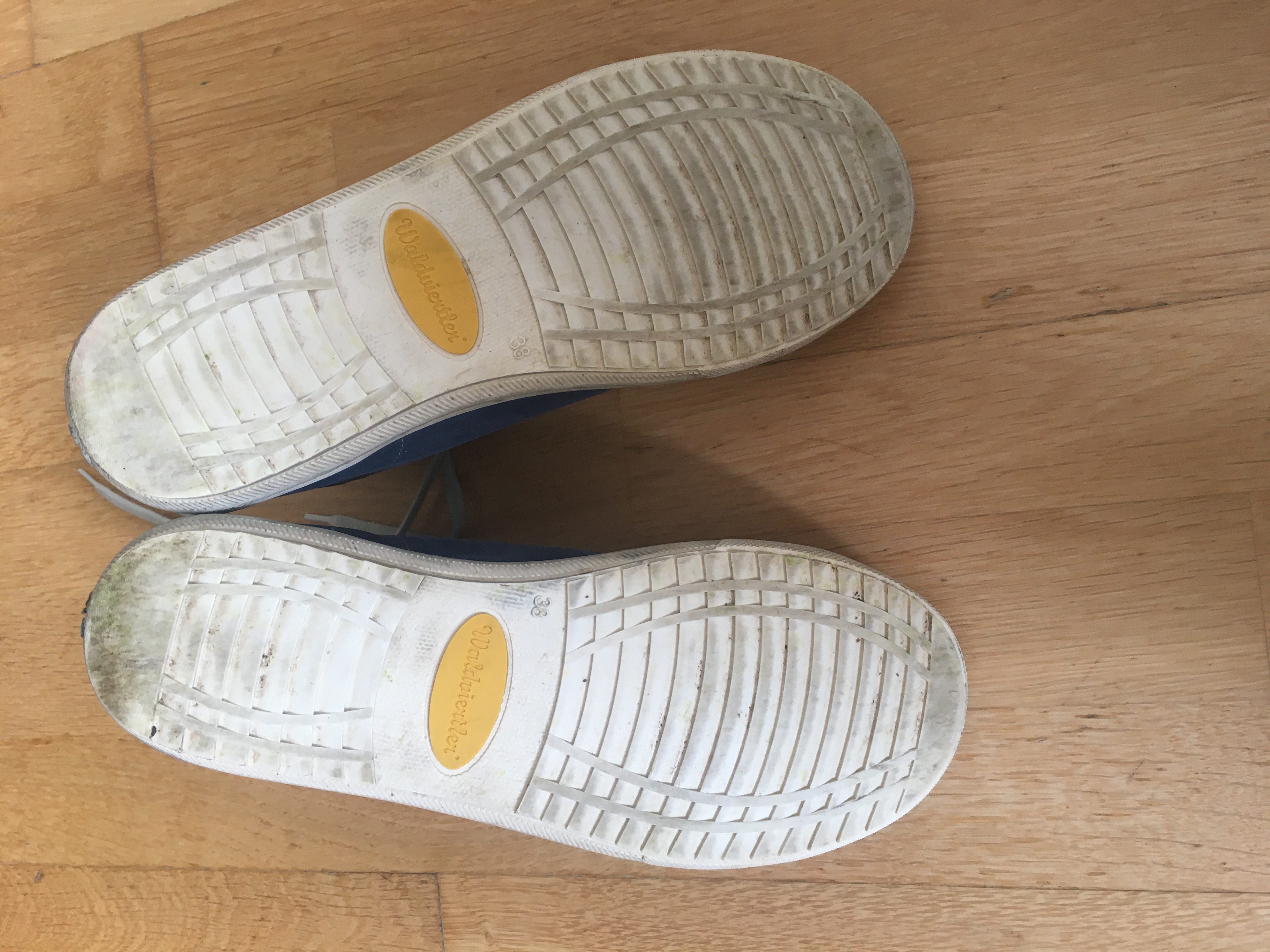 Verkaufe neuwertige schöne, blaue Waldviertler Twiga in Größe 38